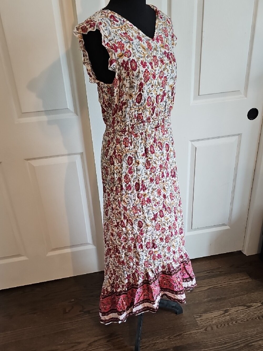 Floral V-Neck Maxi Dress in White and Red - Picture 2 of 4